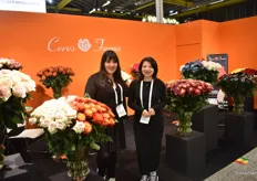 Estella Espinosa and Elizabeth Sarango of Ceres Farms. For 5 years this Ecuadorian Farms is specialised in tinted roses.